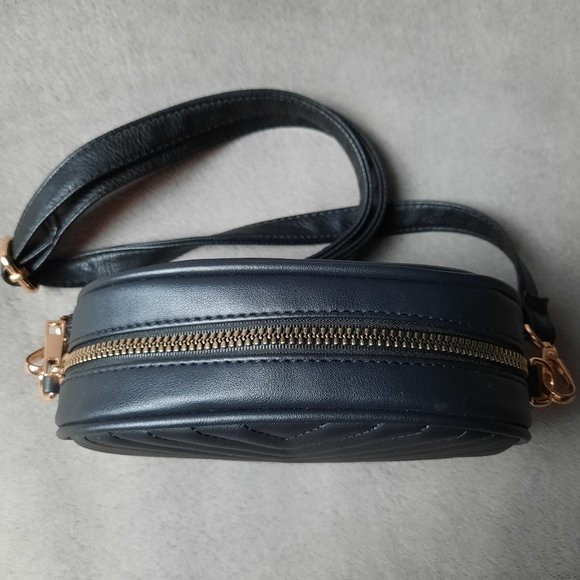 Small black handbag. - Picture 3 of 9